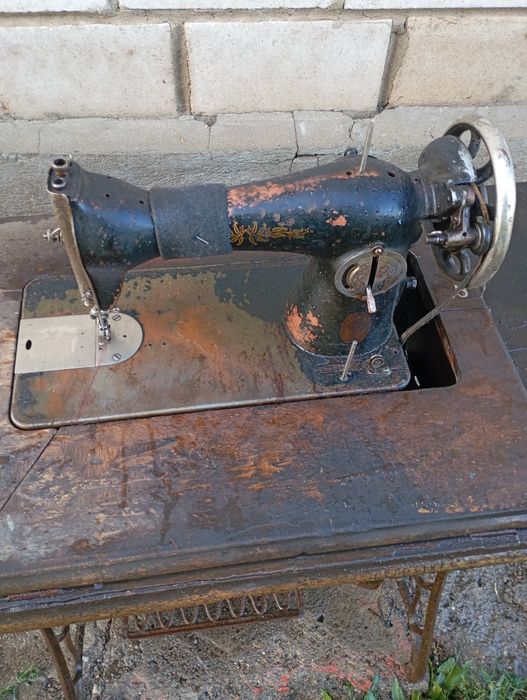 Швейная машина советская продам