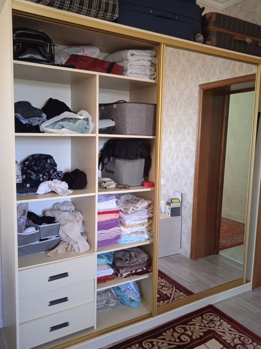 Продам большой шкаф для одежды