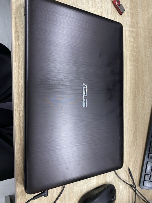 Asus x540y в идеальном состоянии
