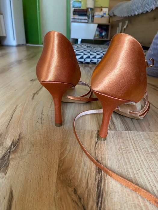 Обувки за спортни танци