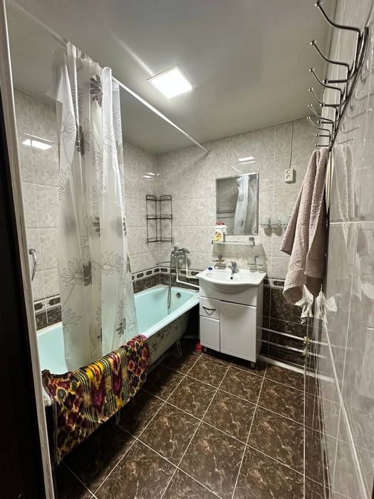 срочно продаётся квартира
Продаётся 5-комнатная квартира в районе Лабз