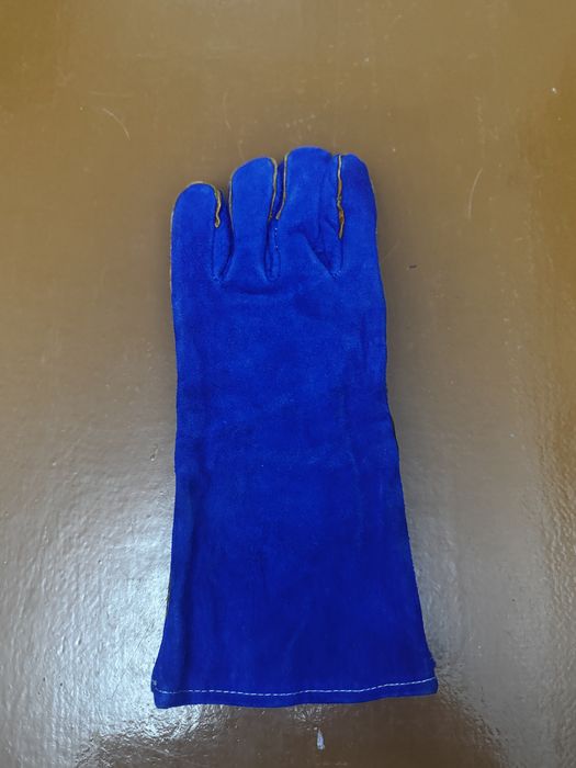 В продаже сварочные краги