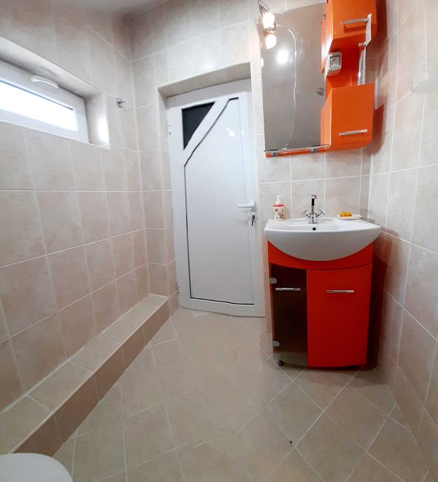 Къща с басейн в Стража