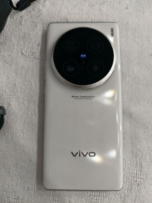 Продам VIVO X100 ultra
