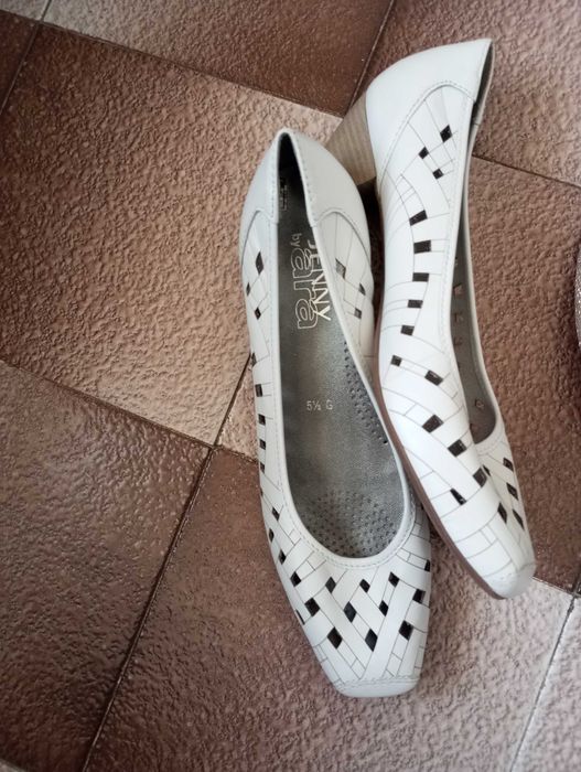 4 чифта красиви обувки