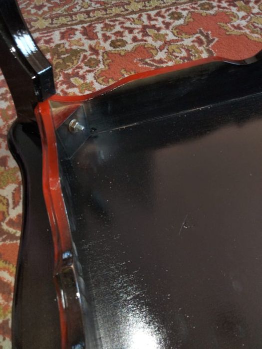 Продам столик новый резной