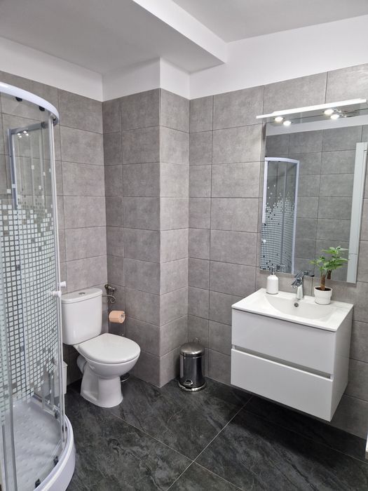 Vila P + 2 - 5 camere - 4 bai - 3 locuri de parcare + curte