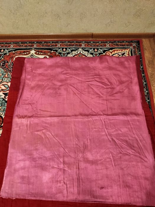 Көрпе қызыл түсті