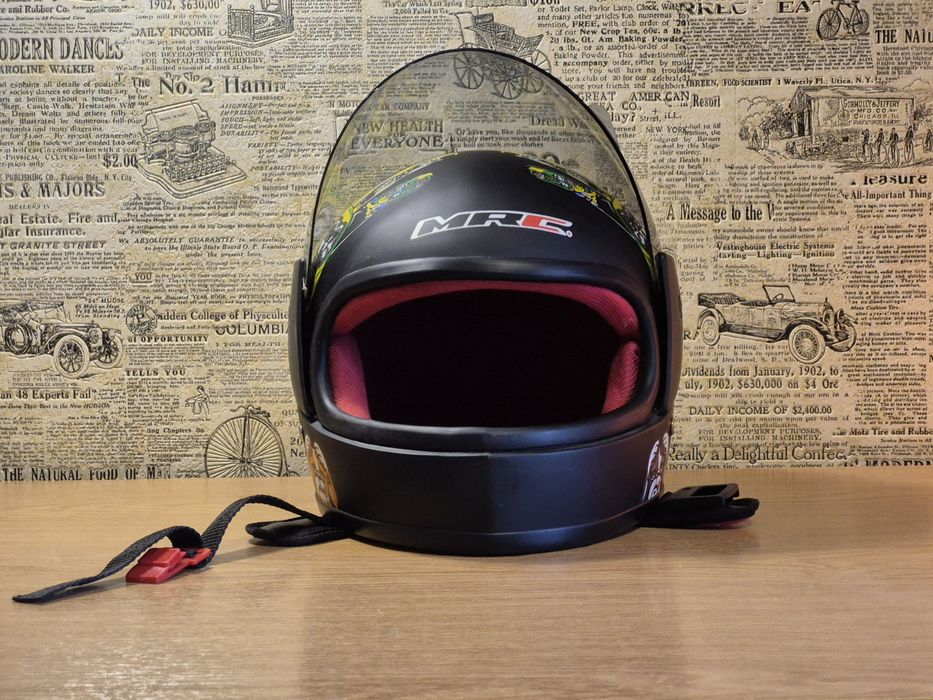 Детский гоночный шлем