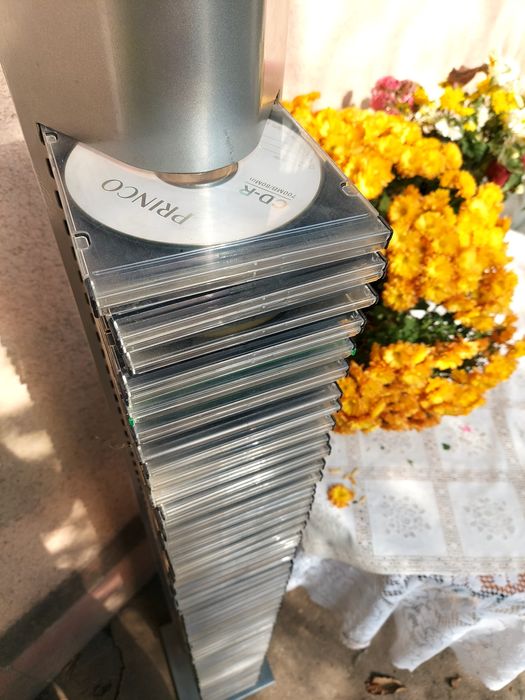Vând suporți CD/DVD