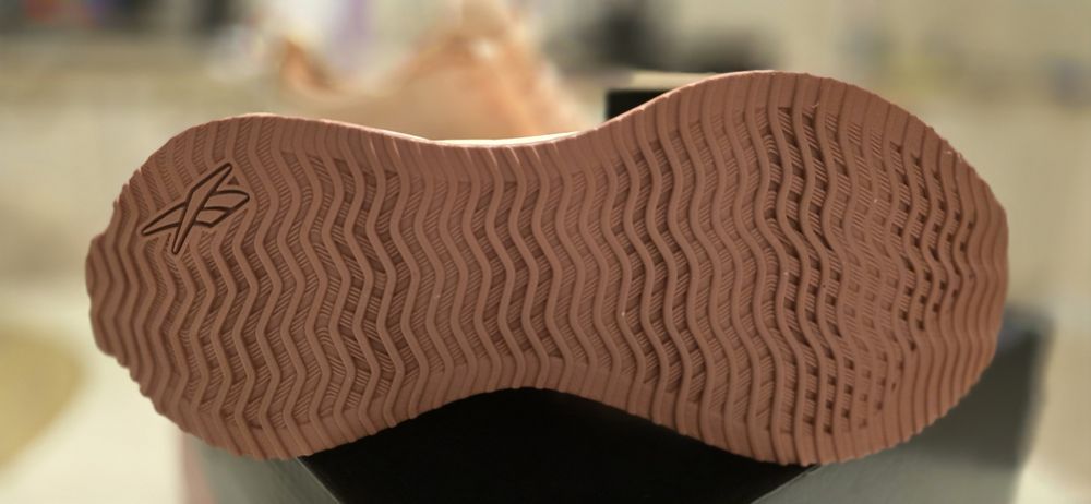 Женские кроссовки REEBOK