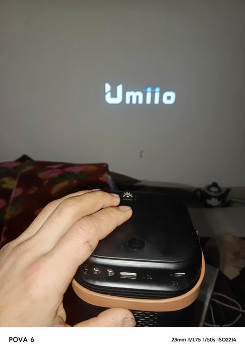 Проектор umiio недовно купил теперь продам