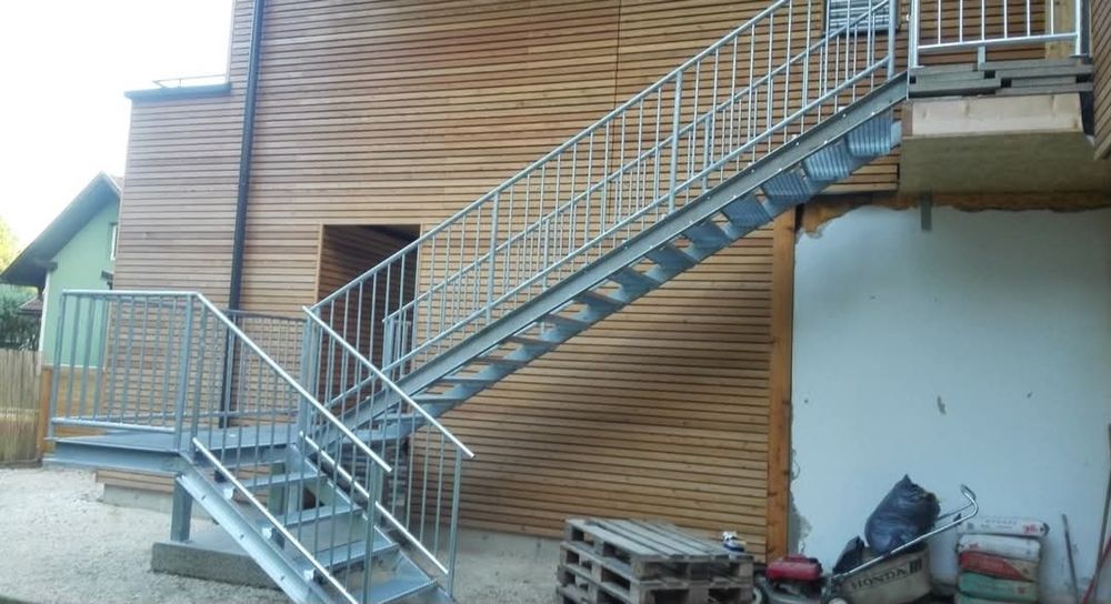 Scara zincate la comanda în toată tara oferim și montaj gratuit