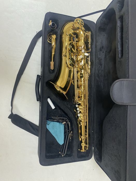 Саксафон тенор почти новый цена договорная