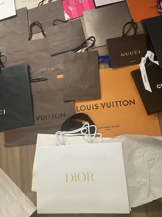 Оригинални хартиени пликове и текстилни ленти на известни марки