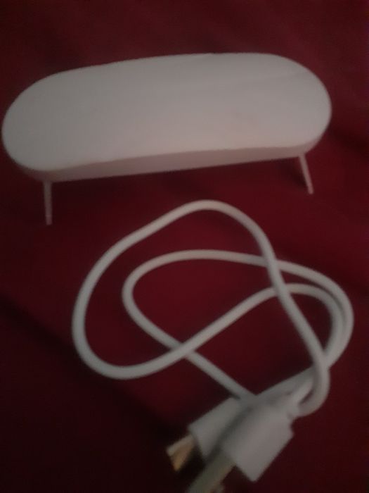 Lampa unghii cu gel sau oja Semipermanenta