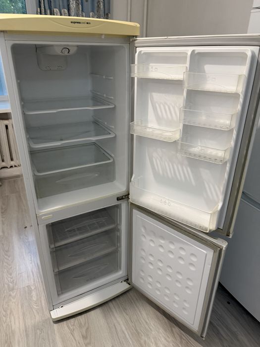 Продам Холодильник LG