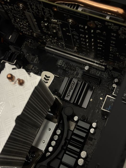 Игровой ПК 6 ядер i5 8 Gen + монитор