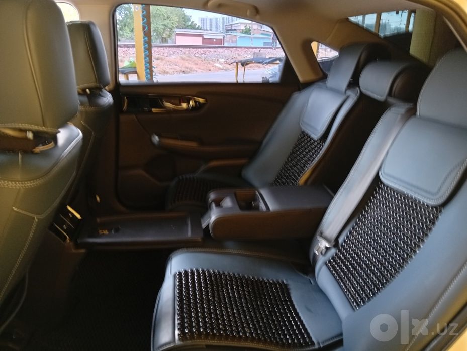 Авто мобил Honda crider