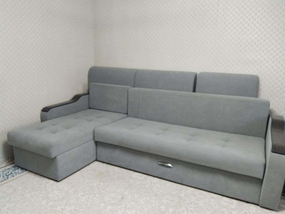 Продам диван. Состояние почти новое.