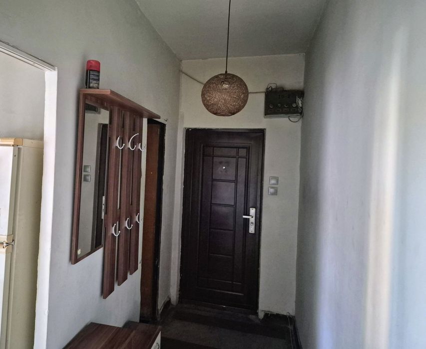 Продава се 2-ст. апартамент в саниран блок в жк. Димова махала, гр. Перник