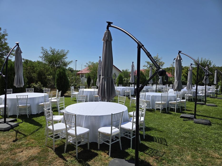 Mese rotunde,scaune chiavari,vesela,pavilioane,umbrele,aranjamente florale de inchiriat