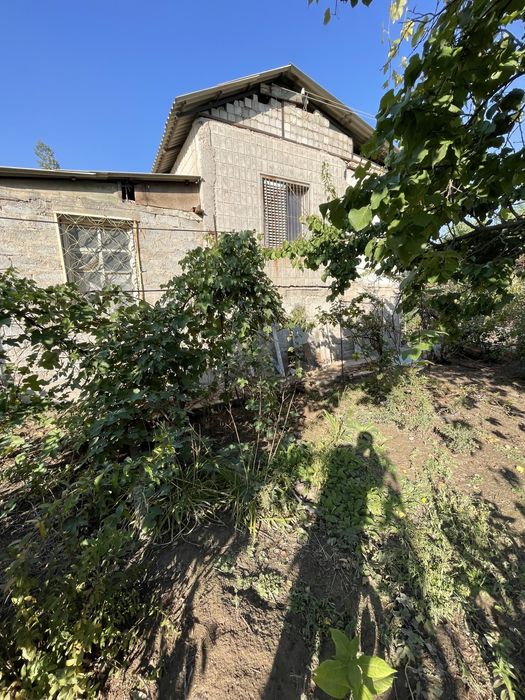 Продоётся дача 2 комнатая с подвалом и с сараем 11 соток