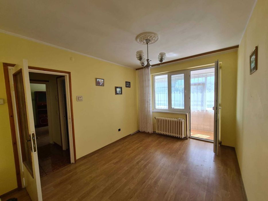 Vând apartament cu 3 camere