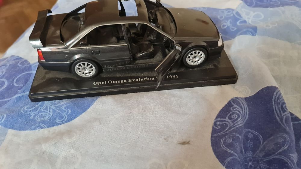 Mașină de jucărie figurina opel omega
