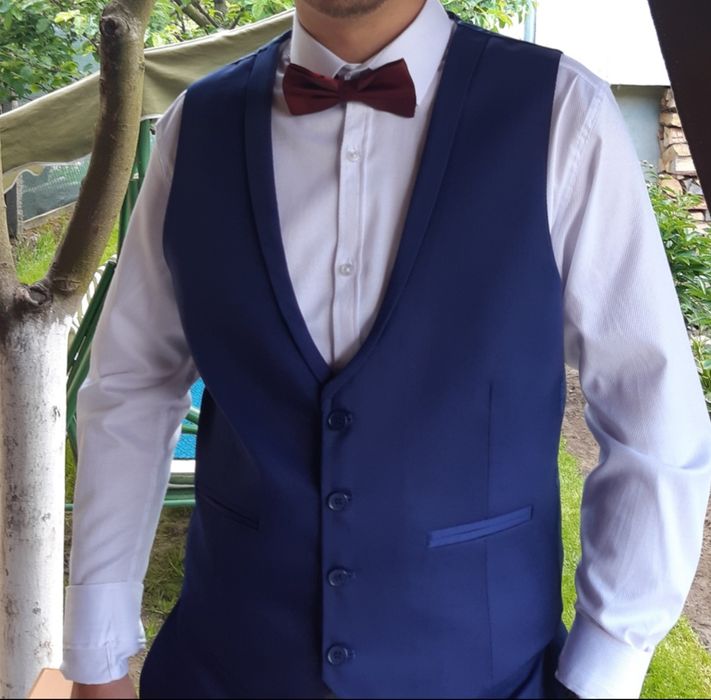 Костюм size 50. Като нов. Обличан само веднъж.