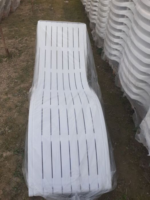 Шезлонги для бассейна туркия цвет белый коричневый  лежаки