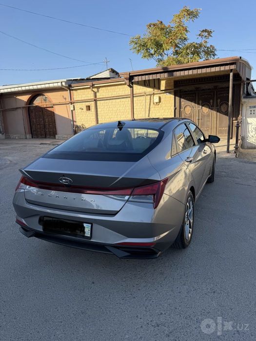 HYUNDAI ELANTRA CN7 2022 год серый