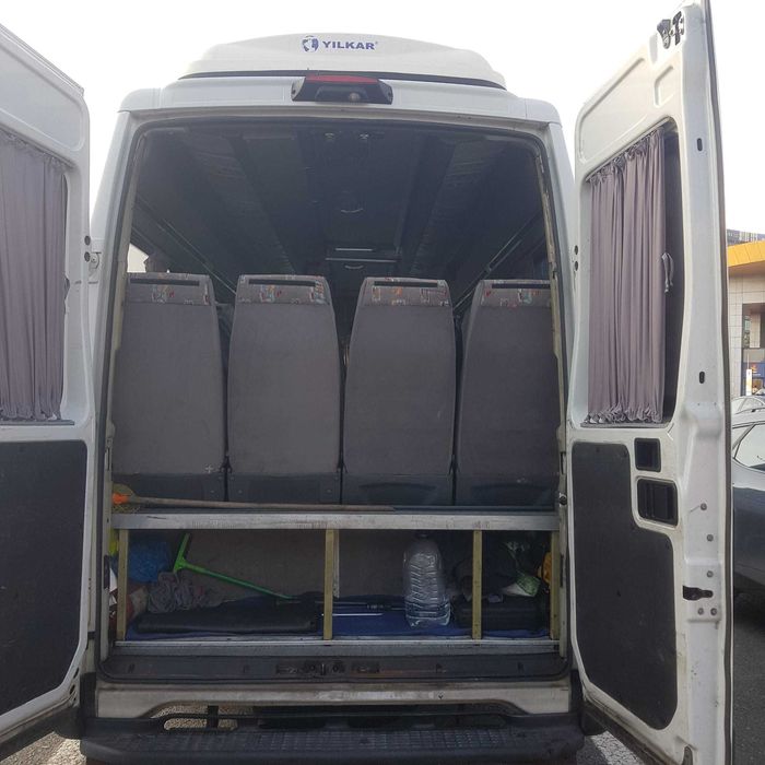 Inchirieri microbuze cu sofer pentru evenimente