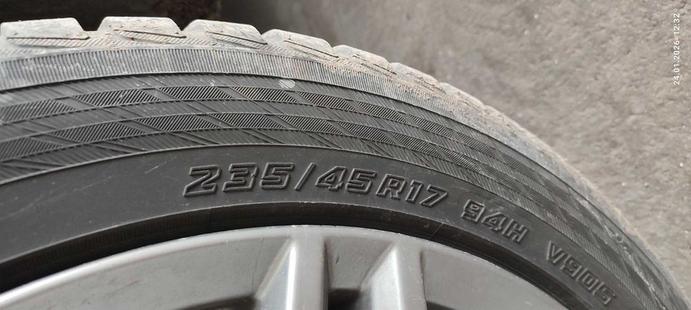 Всесезонни гуми 235/45 r17