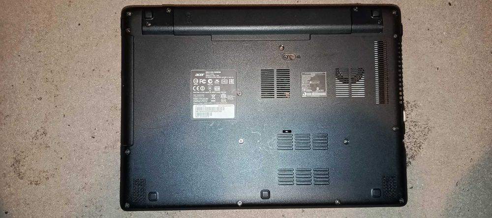 Laptop Acer Intel Core I3 gen.4 porneste si nu afiseaza pe display