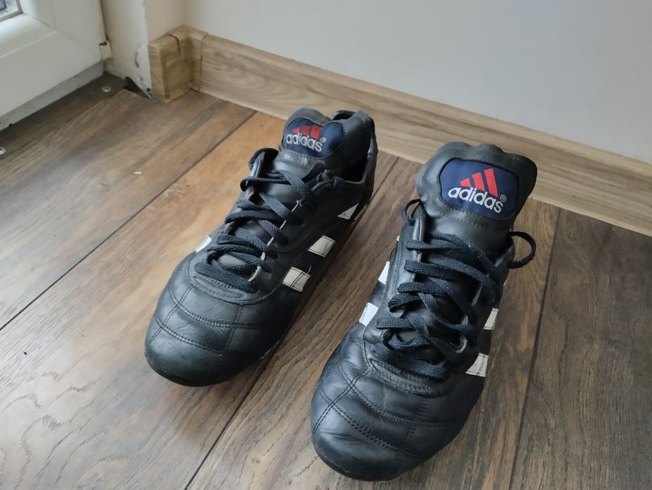 Продавам кожени бутонки ADIDAS