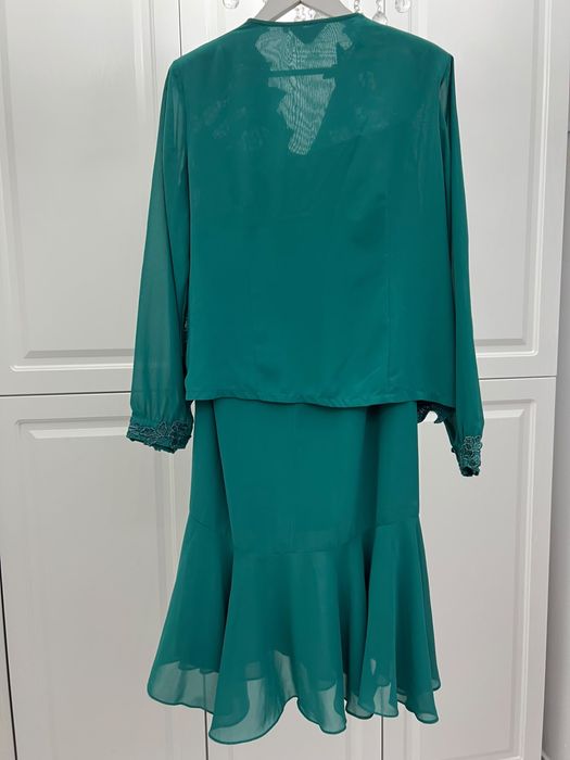 Vand costum pentru femei