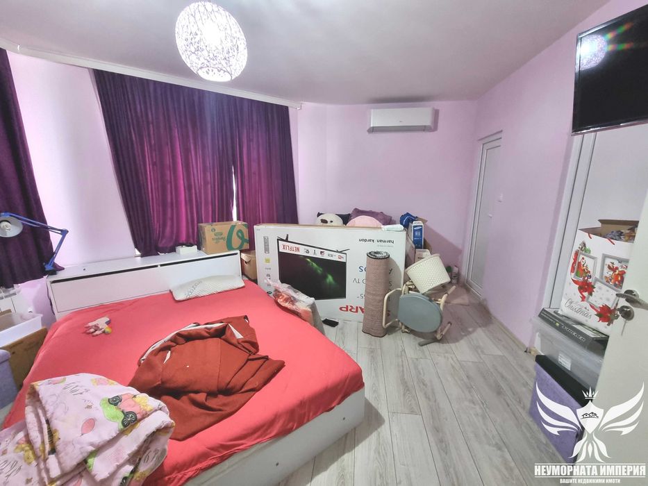 Продавам къща с РЗП 430кв. с двор 835кв. в гр. Пловдив, кв. Беломорски