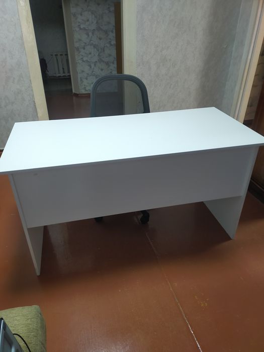 Рабочий стол с креслом в комплекте!