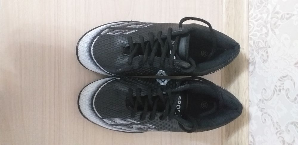 бутсы   без   шипов  39 размер