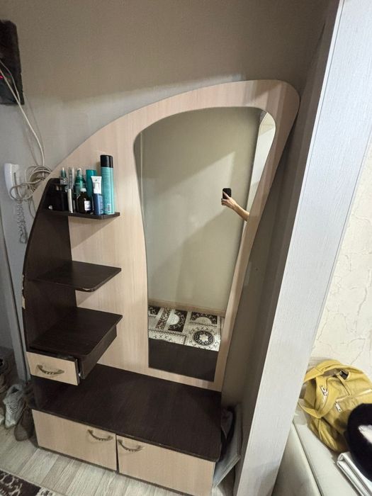 Продам шкаф и прихожую в хорошем состояний