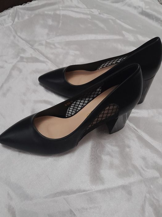 Qora fabrichniy tufli