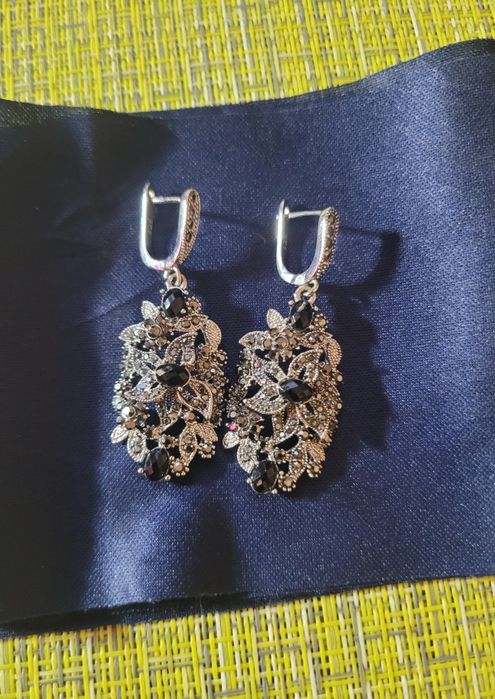 Продам серьги, кольцо и колье в отличном состоянии