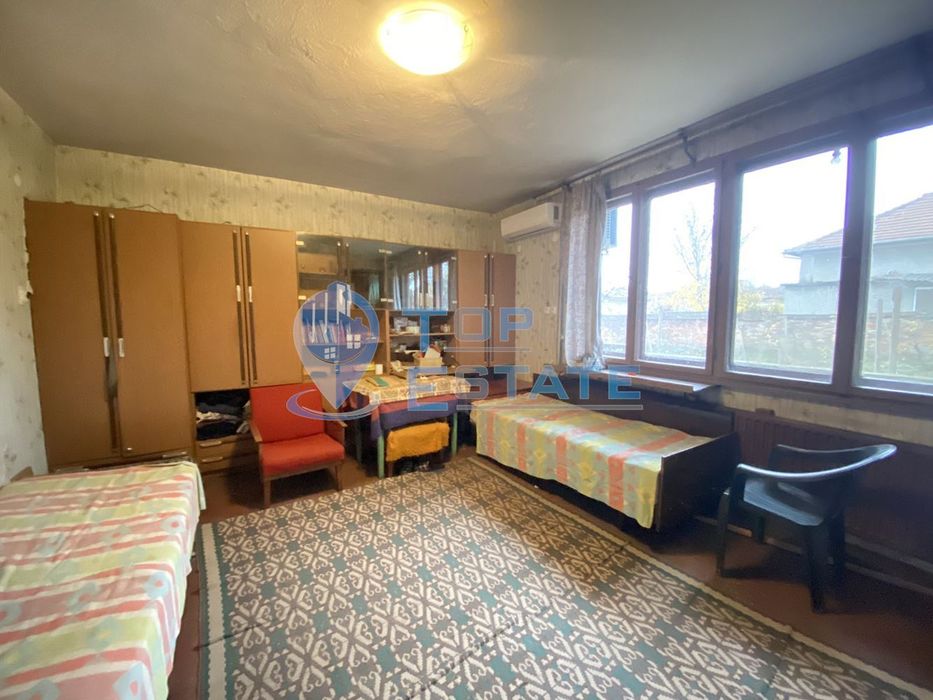 Масивна тухлена къща с гараж в гр. Горна Оряховица, област Велико Тър