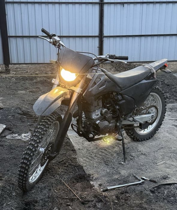 Мотоцикл эндуро 250