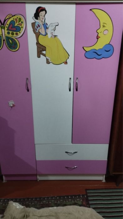 Шкаф дря девочки в хорошем состоянии