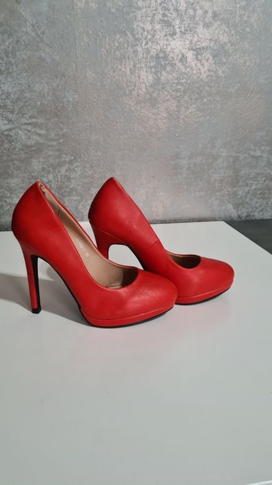 Pantofi cu toc eleganti