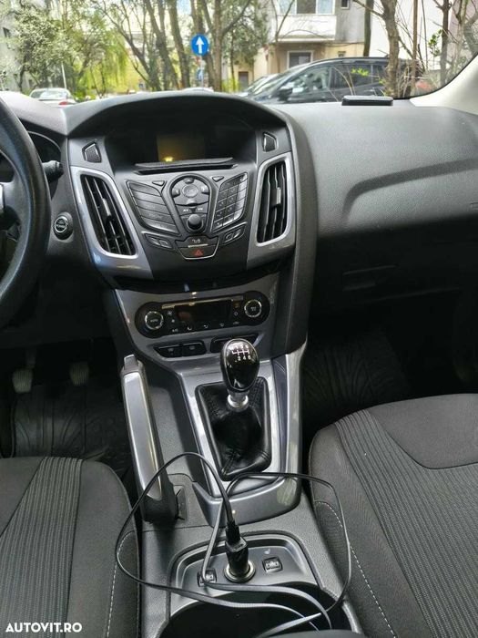 FORD Focus 2011 — imagine 5