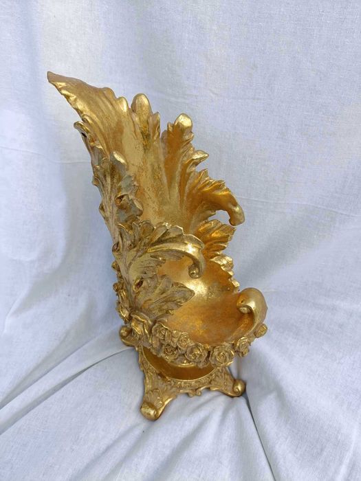 Suport sticla de vin model baroc in foita de aur