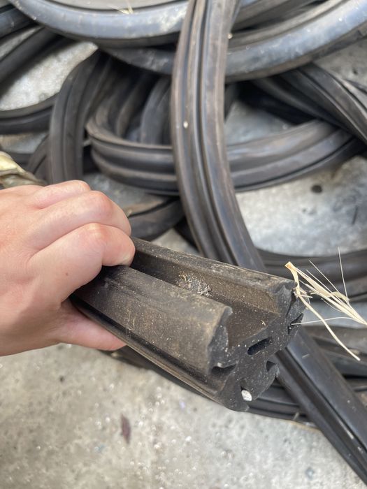 резиновый уплотнительный профиль EPDM;